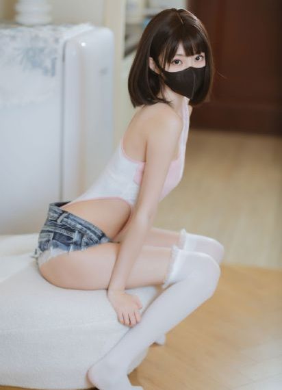 《隔壁女邻居》完整版